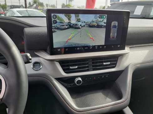 Used 2025 Ford Explorer Active image 10