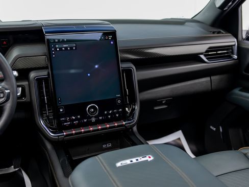 Used 2025 GMC Yukon AT4 w/ AT4 Premium Plus Package image 40