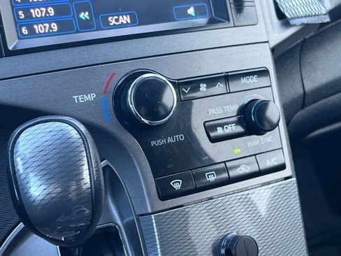 Used 2013 Toyota Venza LE image 19