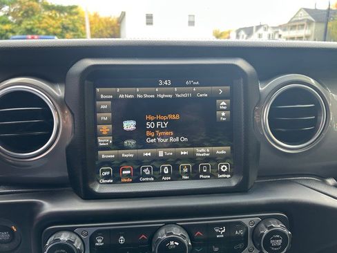 Used 2021 Jeep Wrangler Unlimited Sahara image 22