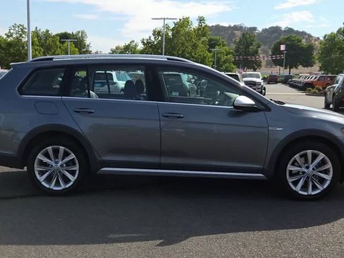Used 2019 Volkswagen Golf Alltrack SE AWD/4WD image 9
