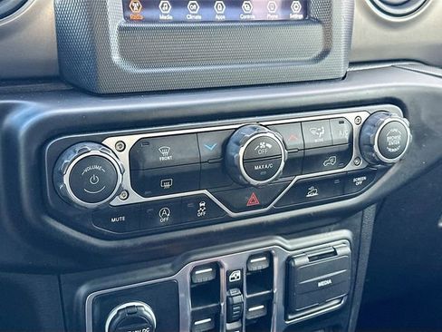 Used 2023 Jeep Wrangler Unlimited Sport image 15