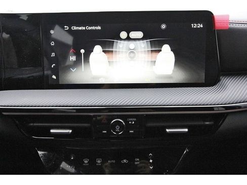 New 2025 Nissan Kicks SR w/ Illumination Package FWD image 17