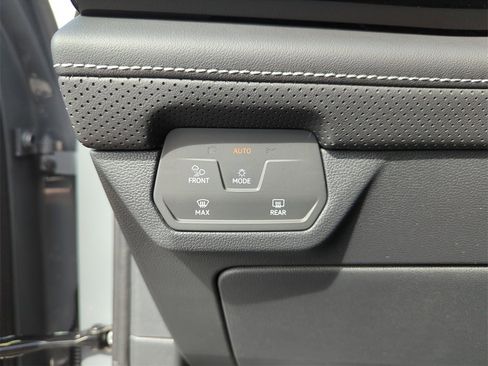 New 2026 Volkswagen Atlas SE image 37