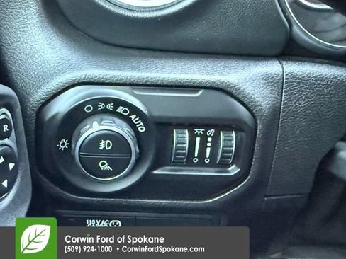 Used 2020 Jeep Gladiator Rubicon w/ Advanced Safety Group AWD/4WD image 25