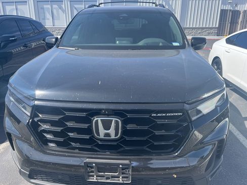 Used 2025 Honda Pilot Black Edition image 2