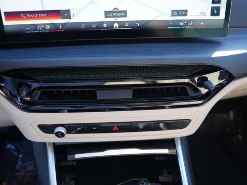 Used 2025 BMW i4 eDrive40 w/ Premium Package image 18