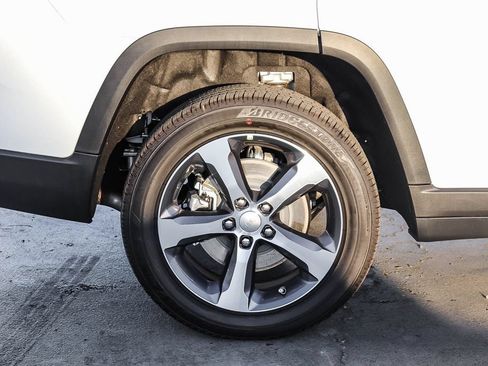 New 2026 Jeep Grand Cherokee L Limited w/ Luxury Tech Group II RWD image 12