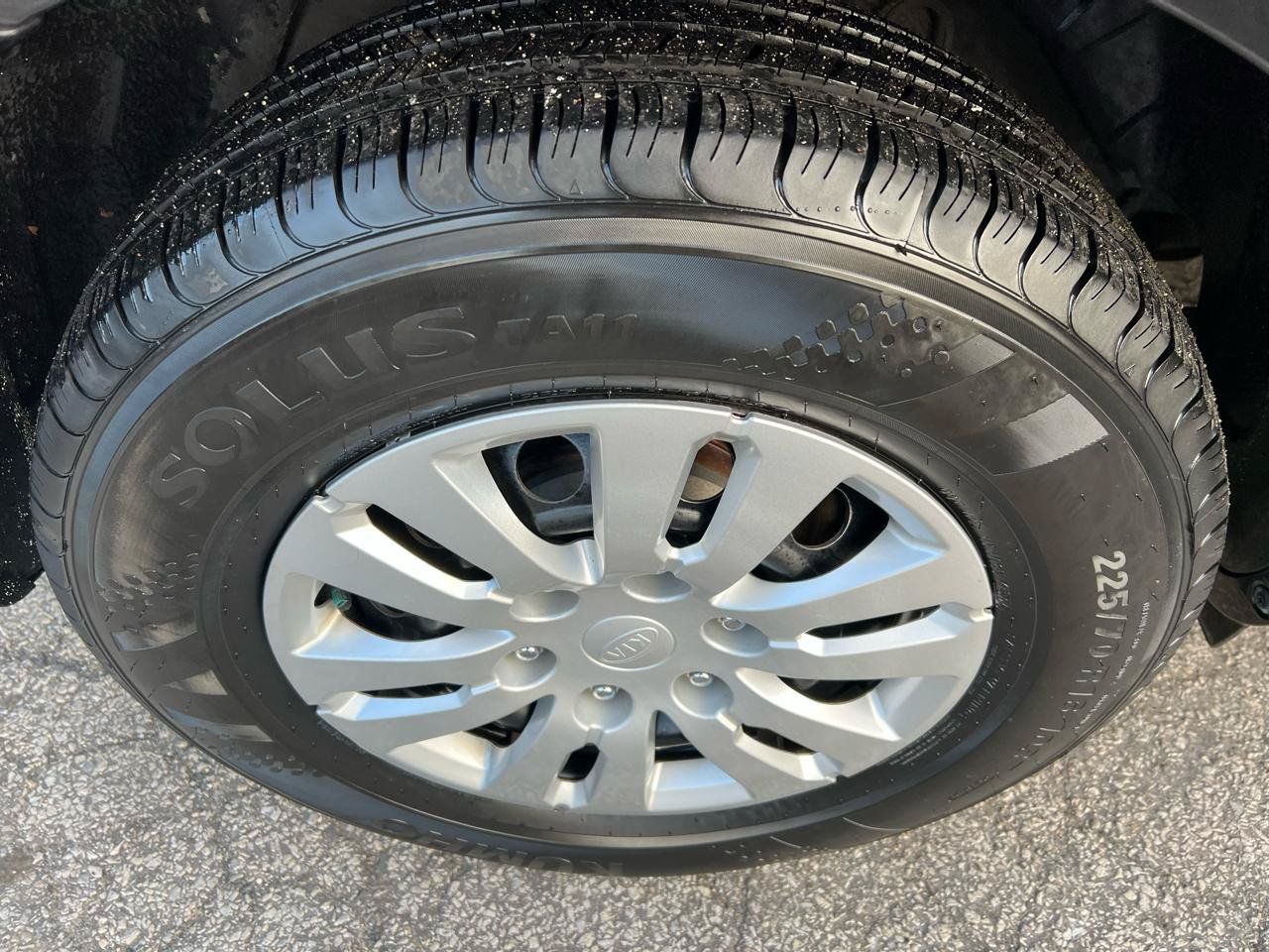 Used 2012 Kia Sedona LX FWD image 5