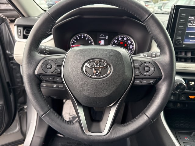 Used 2022 Toyota RAV4 XLE w/ Convenience Package FWD image 17