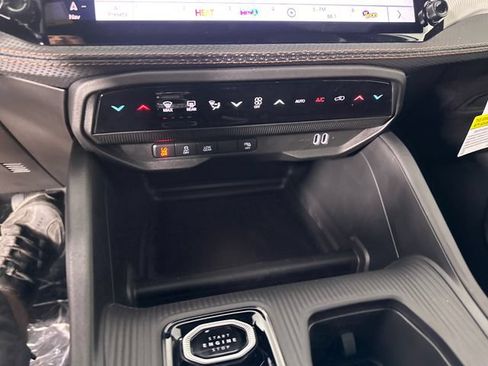New 2026 Jeep Cherokee Limited AWD/4WD image 33