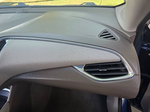 Used 2019 Chevrolet Malibu LT FWD image 19