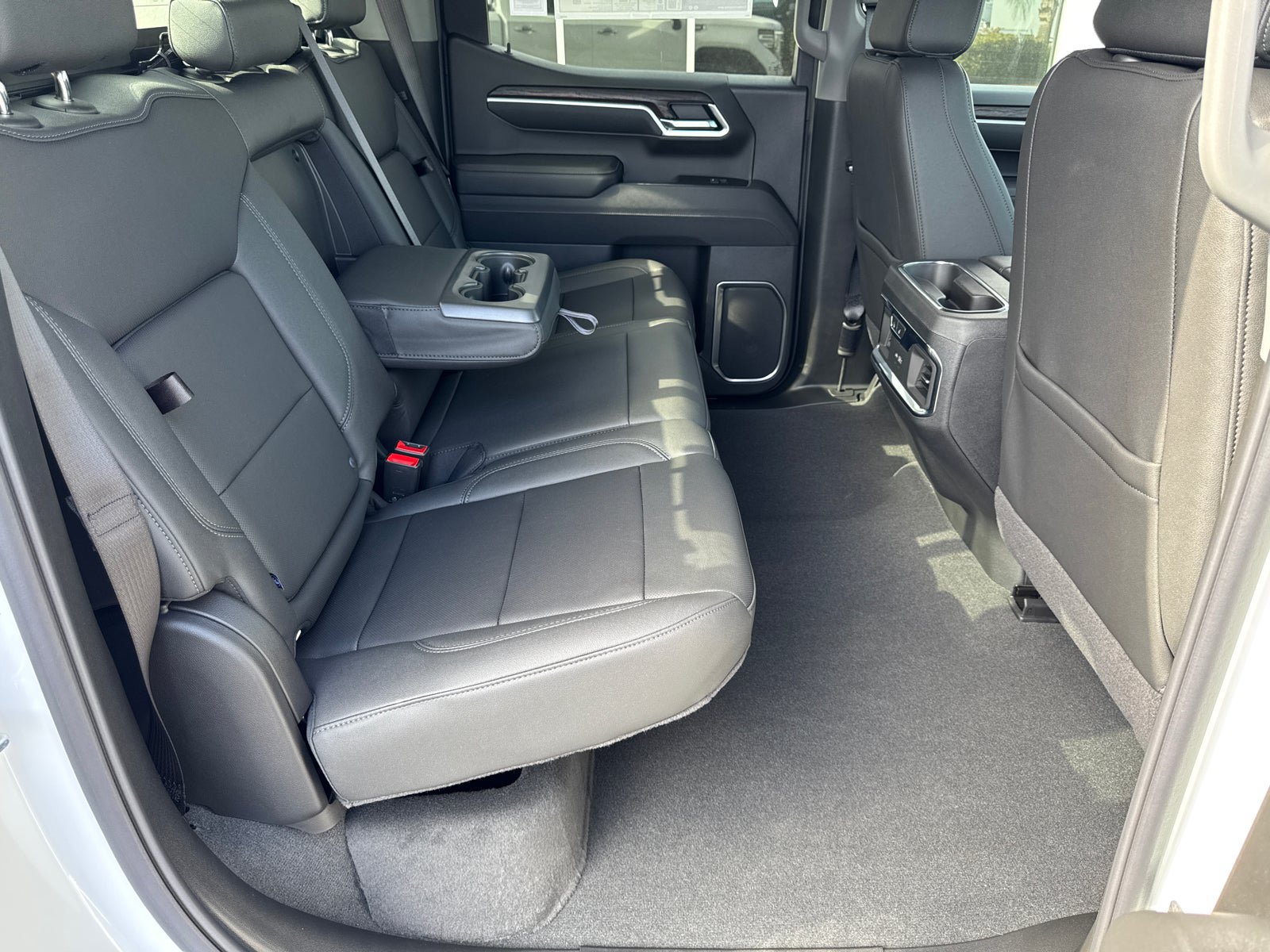Used 2026 GMC Sierra 1500 SLT w/ SLT Convenience Package AWD/4WD image 18