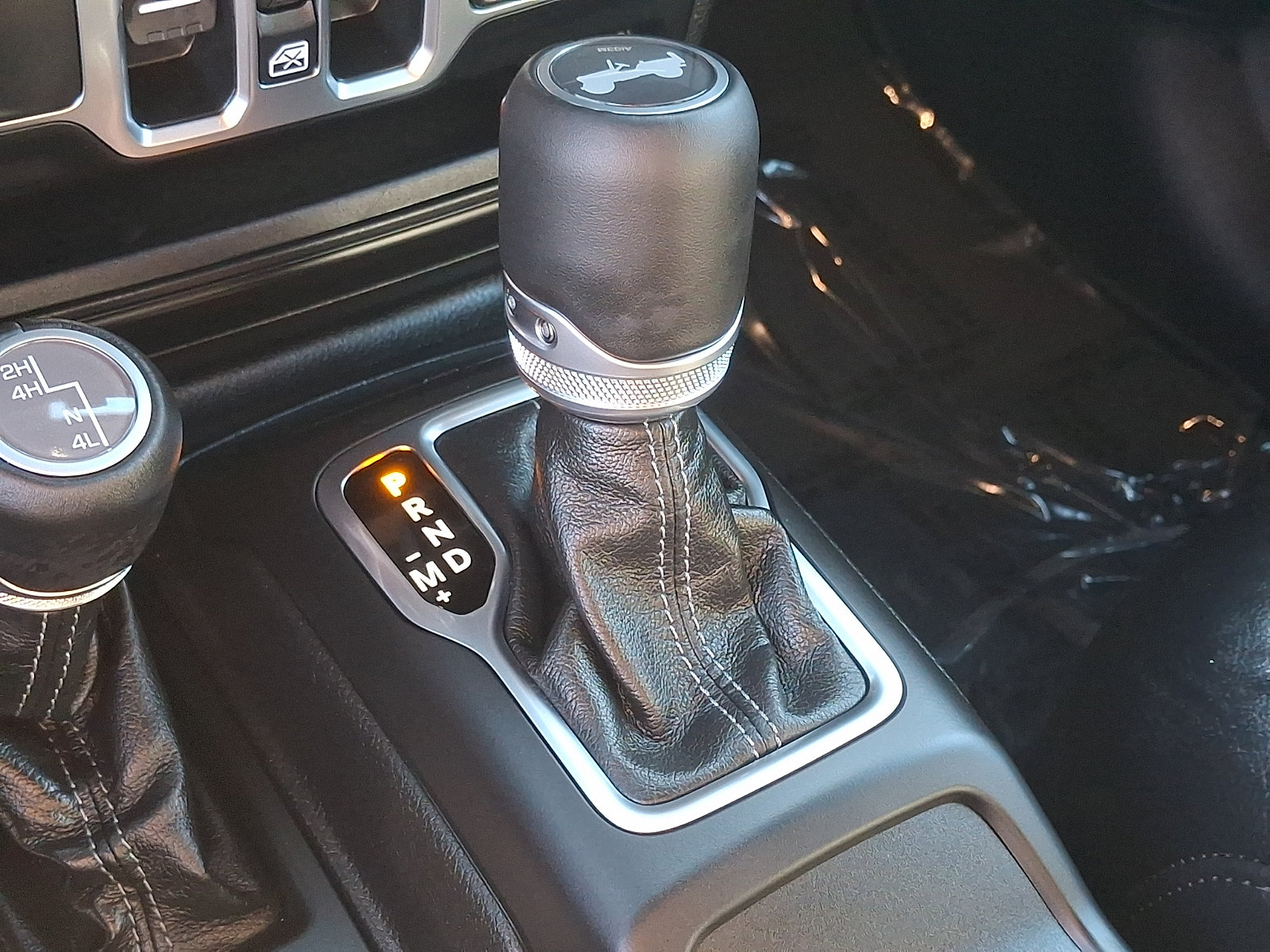 Used 2025 Jeep Wrangler Unlimited Sahara AWD/4WD image 15
