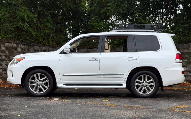 Used 2015 Lexus LX 570 4WD w/ Luxury Package image 11