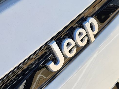 New 2026 Jeep Grand Cherokee Laredo image 13