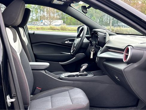 Used 2026 Chevrolet Trax RS w/ Sunroof Package image 8