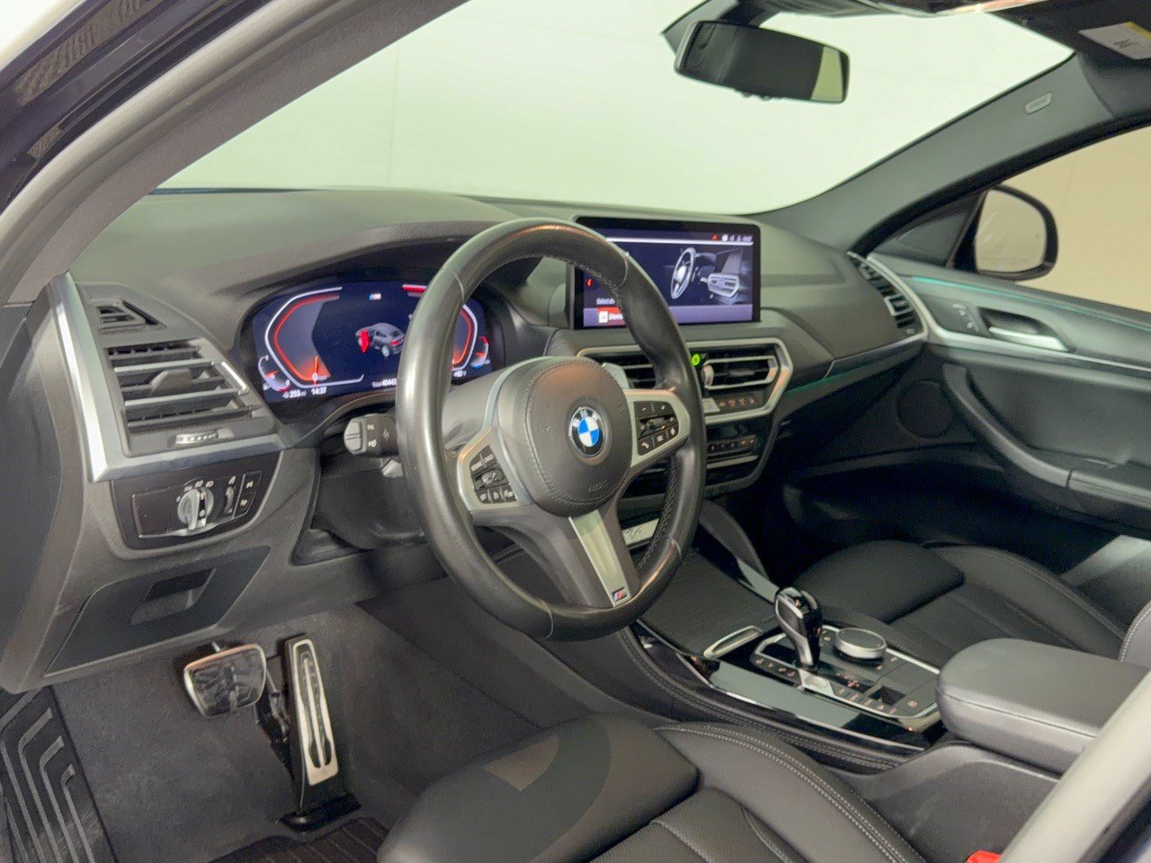 Used 2024 BMW X4 xDrive30i w/ M Sport Package AWD/4WD image 4