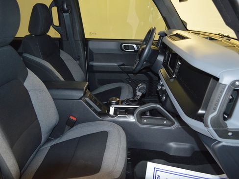Used 2022 Ford Bronco Big Bend w/ Sasquatch Package AWD/4WD image 11