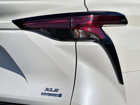 Used 2021 Toyota Sienna XLE image 24