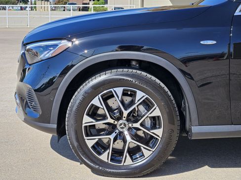 Used 2025 Mercedes-Benz GLC 350e 4MATIC image 11
