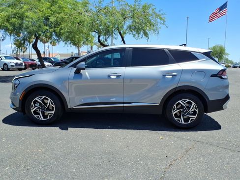 Used 2023 Kia Sportage LX FWD image 4