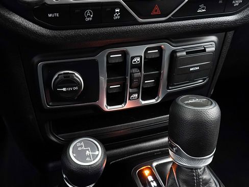 Used 2025 Jeep Gladiator Sport AWD/4WD image 24
