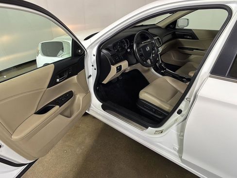 Used 2015 Honda Accord EX-L image 2