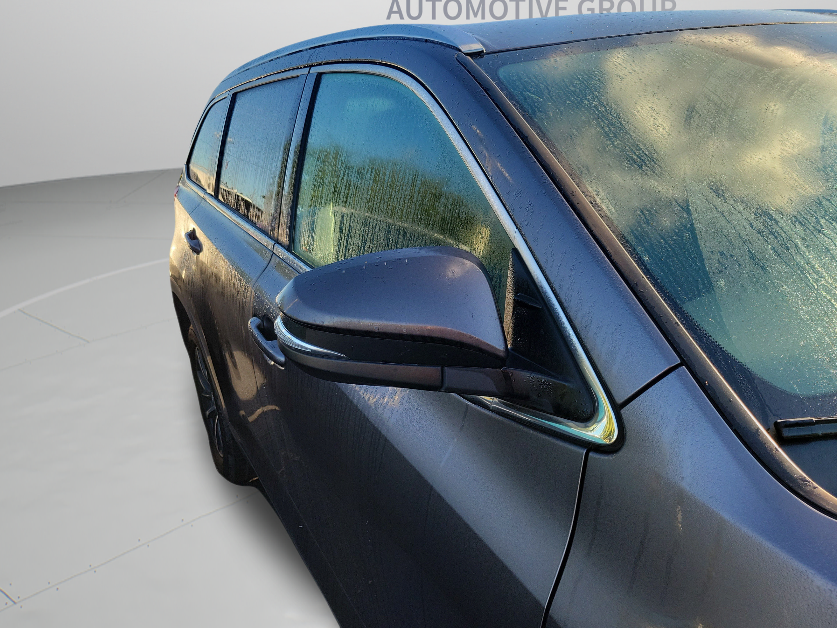 Used 2019 Toyota Highlander XLE FWD image 16
