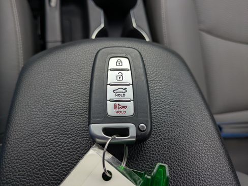 Used 2013 Hyundai Elantra Limited w/ Technology Pkg FWD image 30