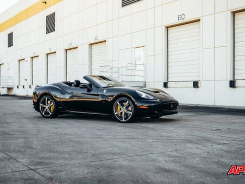 Used 2014 Ferrari California RWD image 65