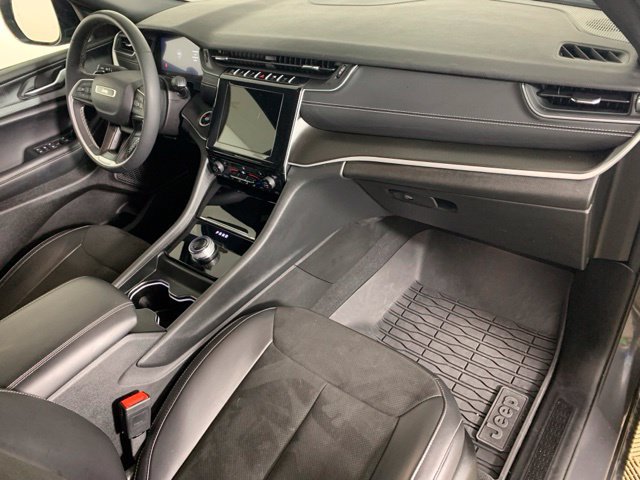 Used 2023 Jeep Grand Cherokee Altitude AWD/4WD image 6