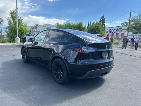 Used 2024 Tesla Model Y Long Range AWD/4WD image 6
