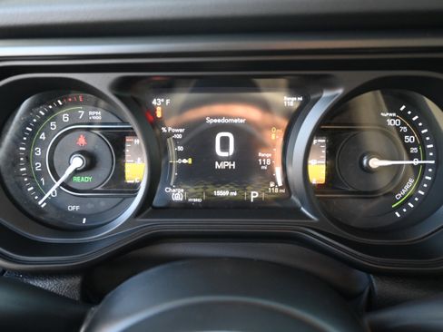 Used 2024 Jeep Wrangler Unlimited Sahara w/ Technology Group AWD/4WD image 20