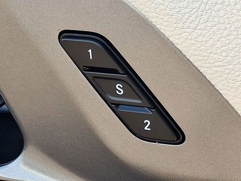 Used 2024 Chrysler Pacifica Limited FWD image 28