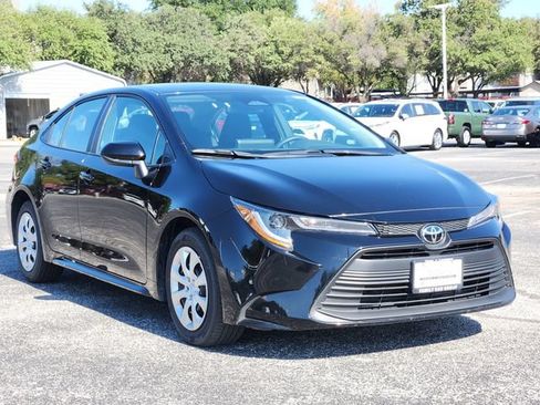 Used 2026 Toyota Corolla LE FWD image 2