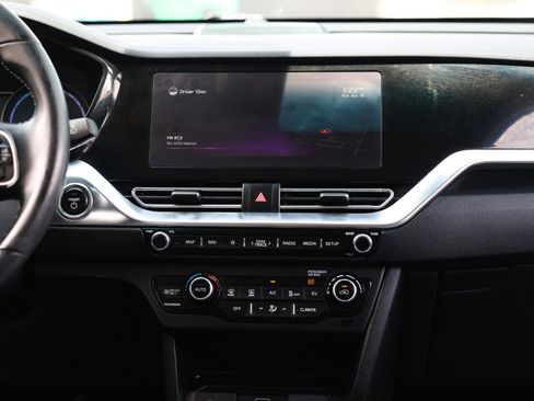 Used 2022 Kia Niro EX FWD image 38