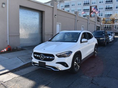 Used 2025 Mercedes-Benz GLA 250 GLA 250 image 2