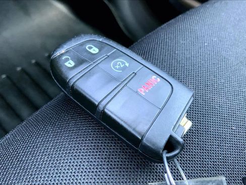 Used 2016 Jeep Renegade Latitude FWD image 15