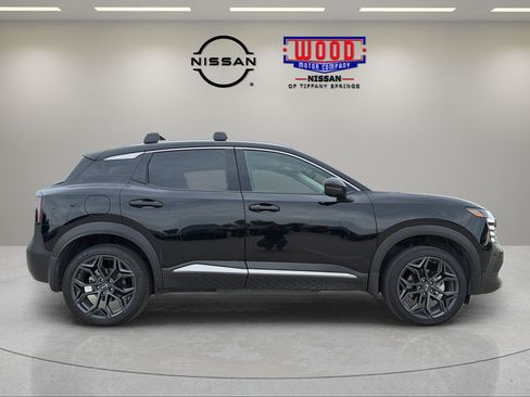 Certified 2025 Nissan Kicks SR FWD image 2
