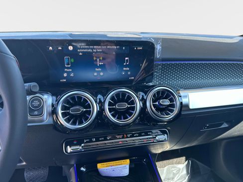 New 2026 Mercedes-Benz GLB 250 image 21