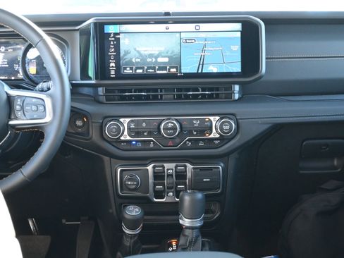 Used 2024 Jeep Wrangler Unlimited Sahara w/ Technology Group AWD/4WD image 29