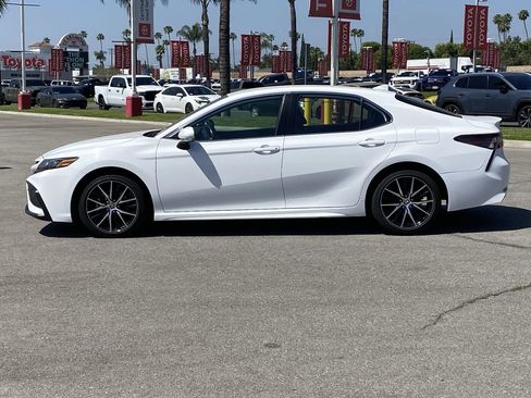 Used 2023 Toyota Camry SE image 2