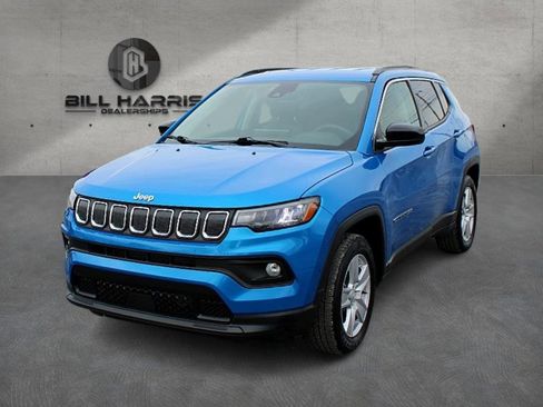 Used 2022 Jeep Compass Latitude image 1