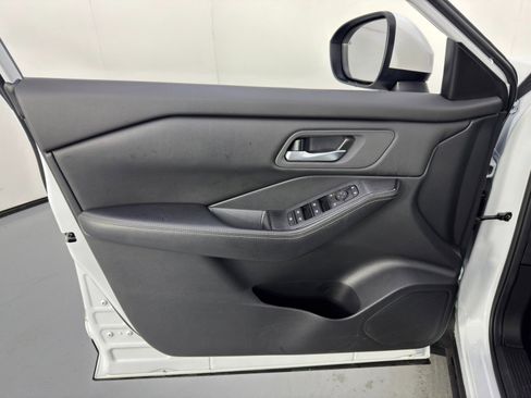 Used 2024 Nissan Rogue SV image 36