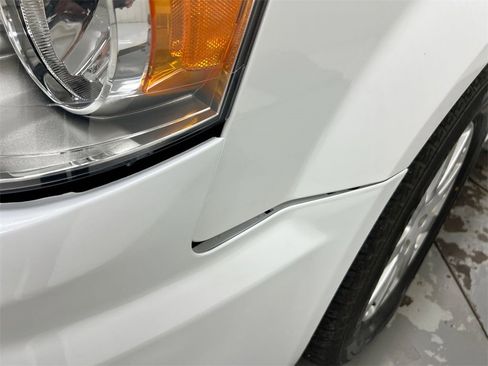 Used 2016 Chrysler Town & Country Touring image 30