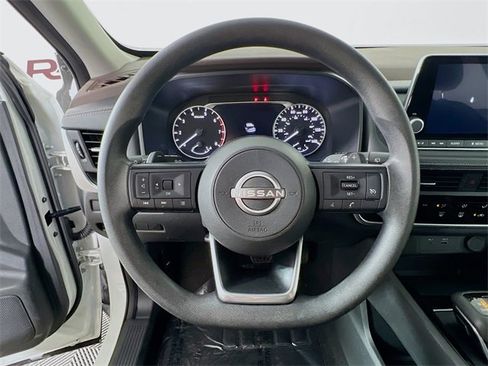 Used 2023 Nissan Rogue S image 12