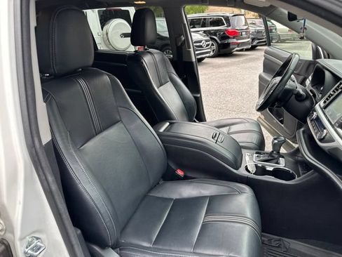 Used 2017 Toyota Highlander SE AWD/4WD image 18