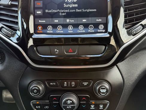 Used 2019 Jeep Cherokee Limited image 33