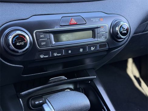 Used 2019 Kia Sorento LX image 18